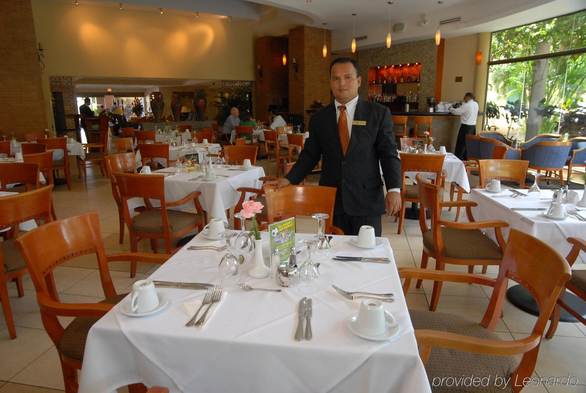 Holiday Inn Convention Center, An Ihg Hotel Managua Restaurant photo